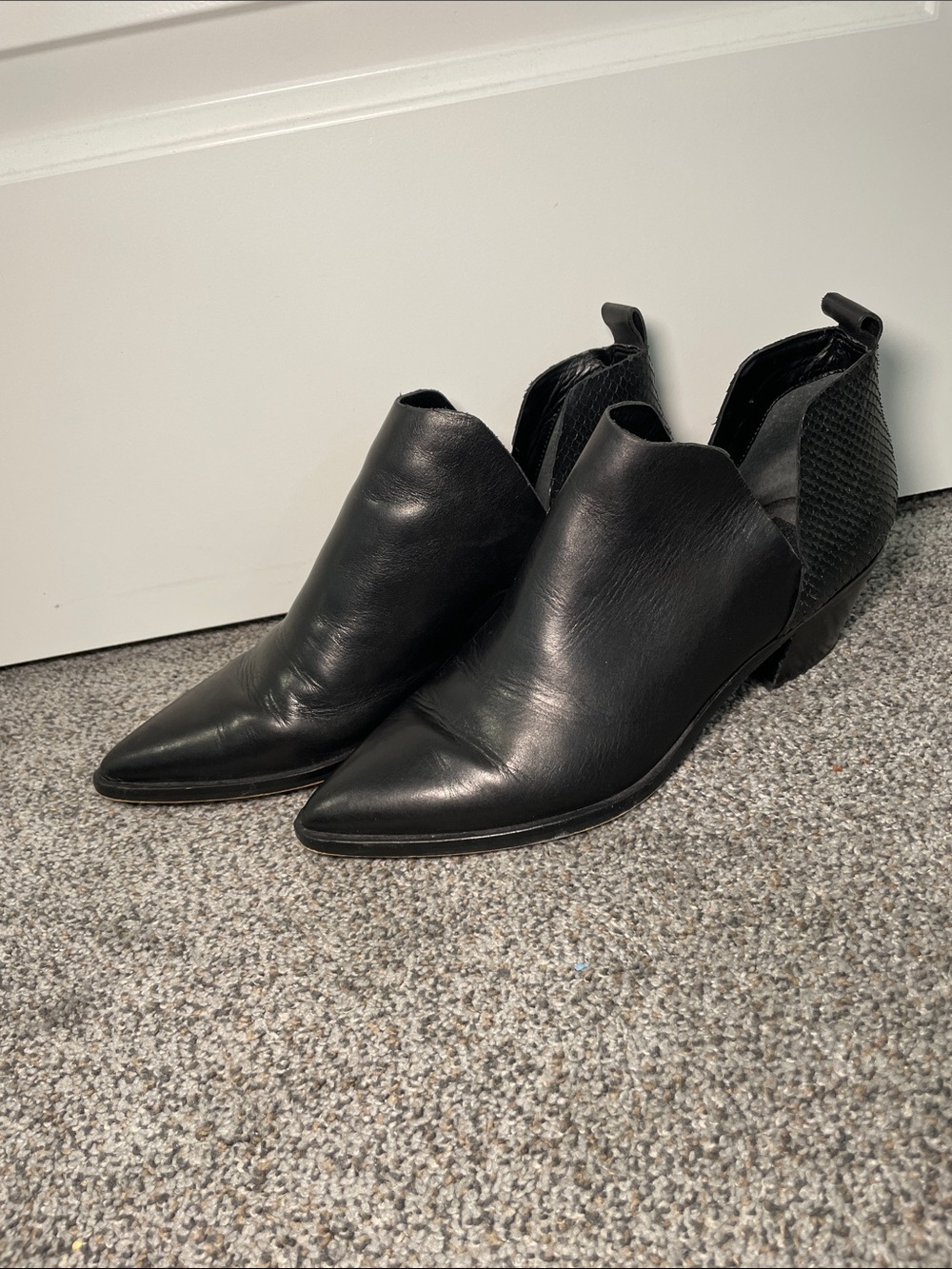 Dolce Vita Black Pointed Leather Ankle Booties with Textured Heel Panel